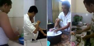 Hanifah citra istri yang rabu,pertengahan januari 2004 sekitar jam 11.00 wib aku sedang di rumah sendirian. Rasulullah Juga Membantu Istrinya Dalam Pekerjaan Rumah Tangga