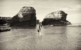 Como fotógrafos de bodas habitualmente trabajamos en galicia, en sus principales ciudades: Fotografo Bodas Galicia Postboda Con Dron En Playa De Las Catedrales Sanoguera Fotografia Fotografo