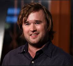 HALEY JOEL OSMENT no longer seeing "dead people", just a thriving career