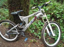 Öncelikle freeride,downhill,street biniş tarzlarında kendini kanıtlamış ciddi ve çok deneyimli bir. Specialized Big Hit Riders Thread To Elect The Coolest Big Hit Page 7 Pinkbike Forum