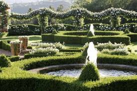 Les Jardins D Eyrignac White Gardens Garden Design Formal Gardens