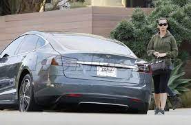 katy perry with her tesla model s http pluginmotorwerks com 2015 01 22 celebrity electric cars
