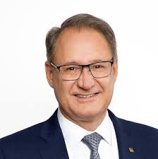 Empleados, ubicación y antiguos alumnos de George Mason University