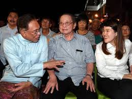 · kekosongan mungkin disebabkan kematian, perletakan jawatan dan perlucutan jawatan. Menang Di Sandakan Bukti Rakyat Terus Sokong Ph