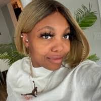 Danielle Randall's Instagram, Twitter & Facebook