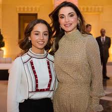 فستان كولييت الملكة رانية من علامة توري بورش Popsugar Fashion Middle East