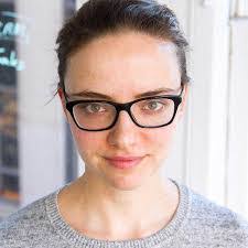 Dina Lyons's Instagram, Twitter & Facebook