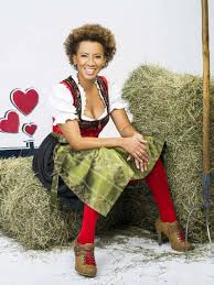 In the book „mein afrikanisches herz (my african heart), arabella kiesbauer describes her ghanaian background, travelling there and getting in touch with the tradition of her family. Arabella Kiesbauer Moderiert Bauer Sucht Frau Intouch