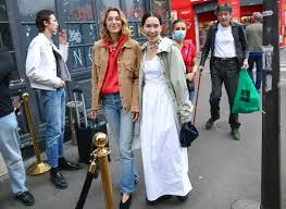 14 Chic Paris Fashion Week Street Style Looks to Recreate This Summer |  Vogue