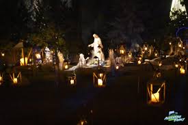 Guests can see, meet, and feed 100's of animals, including giraffes, while enjoying the park's holiday lights display throughout the grounds. Luminaria At Thanksgiving Point Utah S Adventure Family