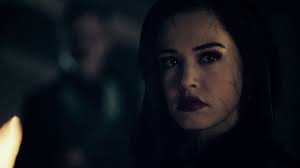 Isabella Sinclair (@IzySinclair)