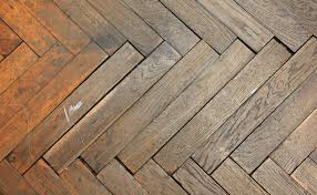 Ainsi, les parquets à remettre à neuf coûteront entre 35 et 55 euros du m2. Faire Renover Un Parquet Bois Explications Et Prix Des Travaux