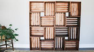 Neupack, consciente que les caisses sur mesure facilitent le transport de marchandises encombrantes, propose également des caisses en bois individuelles sur mesure. 1001 Modeles De Bibliotheque En Palette Ou Caisses De Bois