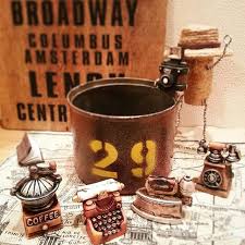 みーにゃん on instagram セリアnew商品11月8日 日 写真撮るょ はい チーズっカシャッ コルクおじさんありがとぅ 夕方セリパト行ったらnewの ミニチュアレジン発見 berry berr instagram posts v60 coffee diy