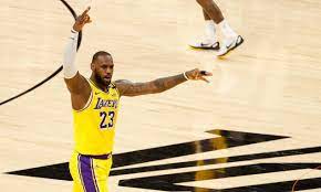 Nba Lebron James Anuncia Que Voltara A Usar A Camisa Numero 6 Nos Lakers Jornal O Globo