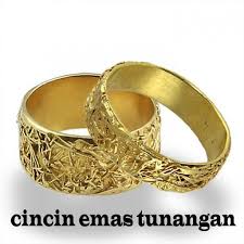 Daftar isi tips memilih cincin tunangan yang tepat inspirasi 8 cincin tunangan untuk momen spesial kekasih produk ini merupakan cincin emas 18 karat dengan berlian kecil sebagai hiasannya. Cincin Emas Tunangan For Android Apk Download