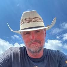 Tom Cozart's Instagram, Twitter & Facebook