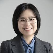 48년간 국가비상사태 12년간 정부군과 반군 내전으로 국가도 국민도 황폐해진 나라 시리아' 독재 정권이 며칠 전 12년만에 물러났다고  함 우리도 올해 안에 썩어문드러진 친일 정권이 사라지길 Photo : 2008, Palmyra, Syria