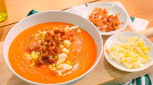 Verano y gazpacho son sinónimos, eso es algo obvio. Salmorejo Crema Fria Tradicional De La Cocina Andaluza Con Base De Tomate Cocinatis Youtube