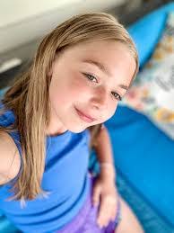 Amanda Binder's Instagram, Twitter & Facebook