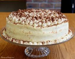 Tort Tiramisu To Przepyszny Podzielny I Dostojny Tort Trzy Blaty Waniliowego Biszkoptu Nasaczone Kawa I Przelozone Pysznym Rozplywajacym Food Desserts Cake