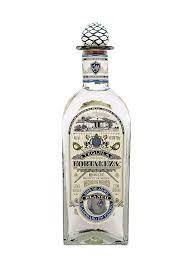 Voz del pueblo, voz del cielo. Tequila 100 Agave Fortaleza Blanco 40 Maison Du Whisky