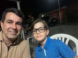 Hoje é dia de comemorarmos a vida dele, Aron Filho, nosso menino rapazinho!  Parabéns, meu filho, que Deus cubra de bençãos sua vida e guie seus passos  pelo caminho do bem. Muitas