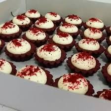 Ratakan campuran biskut di atas loyang saiz 6 dan tekan sehingga mampat. Red Velvet Cheese Tart Food Drinks Baked Goods On Carousell