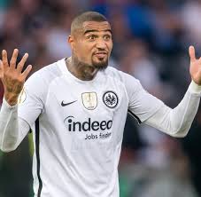His right shoulder is covered with the portrait of the tiger in a very calm posture. Kevin Prince Boateng Muss Sich Beim Fc Barcelona Rechtfertigen Welt