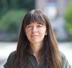 Liz Carter's Instagram, Twitter & Facebook