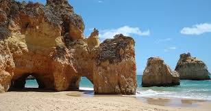 Wir schlagen diese tour vor, die die zwei wichtigsten städte portugals mit der faszinierenden und malerischen zentralregion portugals kombiniert. Portugal Reisen 2021 2022 Algarve Urlaub Lissabon Buchen