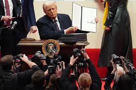 Trump begins slew of executive actions on immigration, economy, other  programs - ABC News