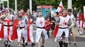 English premier league, epl) adalah liga tertinggi dalam sistem liga sepak bola di inggris. Foto Potret Fans Inggris Tumpah Ke Jalan Jelang Kick Off Italia Vs Inggris Final Euro 2021 Hari Ini Tribunnews Com Mobile