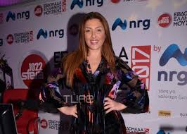 Ψηφιακή σύγκλιση και του πεπ αττικής. Elena Paparizoy To Neo Ths Album Kai O 3efrenos Xoros Ths Sthn Ebdomada Ellhnikhs Moysikhs Pics Vid