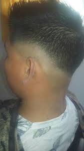 La parte superior es bien larga y la parte posterior y los costados se rapan o afeitan. Mid Fade Navaja Alta Corte Urbano Estetica Elizabeth Facebook