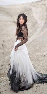 61 Striking Bohemian Wedding Dress Ideas To Celebrate The Signature Boho Style Wedding Kleider Hochzeit Bohmisches Hochzeitskleid Hochzeitskleid