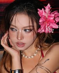 Cái nét Mặt không làm dthuong đượccc 😣 Makeup & hair