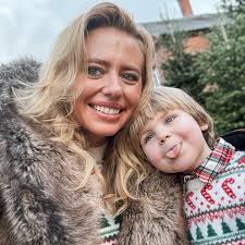 A treat too myself🌷💐 Use my discount code 'LINNEA' for 50% off!!  @freddiesflowers AD . . . #flowers #flowerdelivery #singlemom  #freddiesflowers #freshflowers