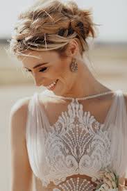 Voici nos conseils pour choisir la bonne couleur de peinture. Coiffure Mariage Chignon Haut Tresse