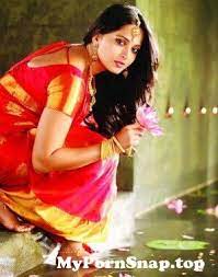She has a small straight nose and a rather wide mouth but her enchanting smile shows her white teeth and makes her face look charming. 95757012 Enjoy A Pretty Britney Look Alike 5 Jpg From Anuska Setty Xxx Videospakistan Old Mother