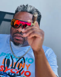 Bobby Jacques Layv-Mizik