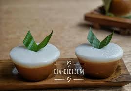 Biasanya saat bulan puasa kue ini banyak sekali orang yang menjualnya karena cocok sebagai menu takjil. Diah Didi S Kitchen Talam Singkong