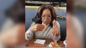 Oprah Has First Lobster Roll During First Visit To Maine Kgw Com