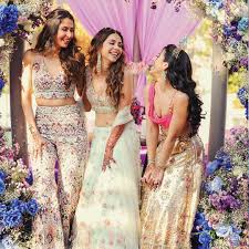 This is the most popular friendship site among people from many past years. Photoshoot Poses For Indian Brides With Bffs At Wedding K4 Fashion