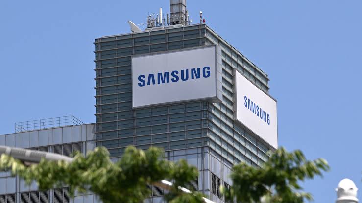 Samsung chip workers vote to accept $340,000 average bonus, ending  months-long strike threat — resentment over deal has slowed down Samsung  foundry division | Tom's Hardware