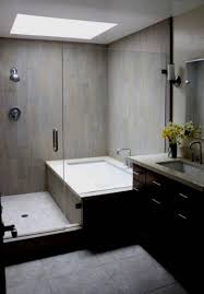Kleine Bader Mit Badewanne Und Dusche Einrichten 32 Ideen Badezimmer Badezimmer Badezimmer Umgestalten Kleine Badezimmer Badezimmer