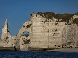 A Etretat Randonnee En Bord De Mer Sur Les Traces Du Tresor D Arsene Lupin Etretat Falaise Etretat Randonnee