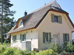 1915 erbaut und 2002 unter weitgehender beibehaltung seiner originalität restauriert, läßt es sich im im milden duft des reets die ruhe und den charme des hauses genießen, im weiträumigen garten entspannen, in der badehose mit wenigen schritten zum. Ferienhaus Godewind An Der Ostsee Glowe Frau Kerstin Wittke