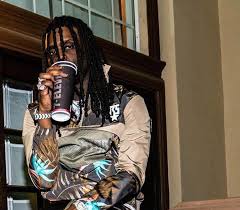 Chief keef net worth is estimated at $2 million and his annual earnings are around $1 million which is not included an endorsement. Chief Keef Keith Farelle Cozart Age Net Worth Height Kids Daughter 2021 World Celebs Com