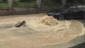 Unwetter in hennefwurde uns von einer leserin gesendet. Reissende Fluten In Bonn Starkregen Uberschwemmt Strassen Wetter Com